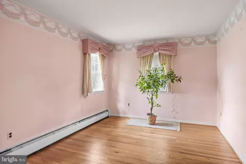 Bedroom - 1101 Cherry Ln, Cinnaminson, NJ 08077 photo 3 of 5