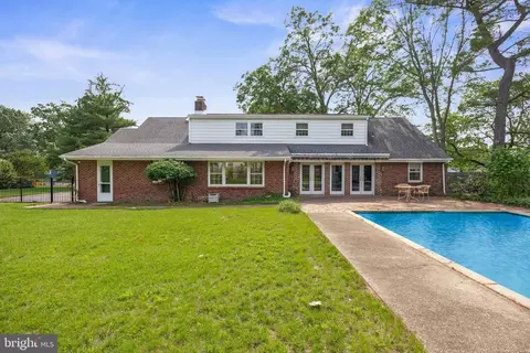 Exterior - 1101 Cherry Ln, Cinnaminson, NJ 08077 photo 6 of 7