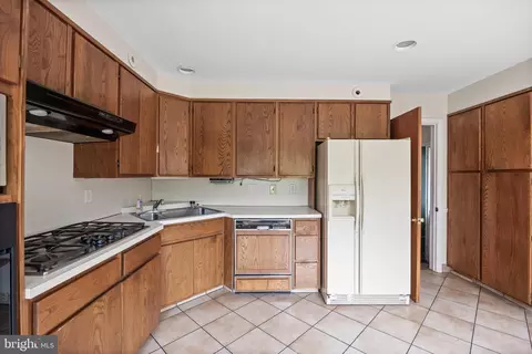Kitchen - 1101 Cherry Ln, Cinnaminson, NJ 08077 photo 2 of 3