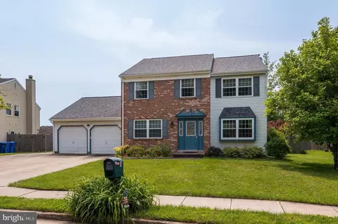 4 Stratford La, Mount Laurel, NJ 08054