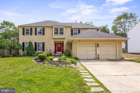 26 Sheffield La, Mount Laurel, NJ 08054
