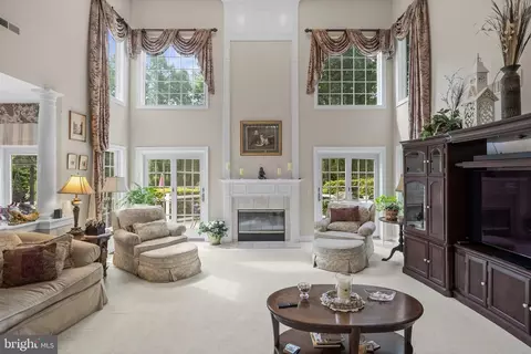 Living - 19 Crested Butte Ct, Shamong, NJ 08088 photo 1 of 2