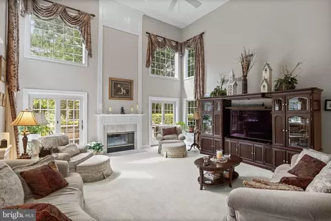 Living - 19 Crested Butte Ct, Shamong, NJ 08088 photo 2 of 2
