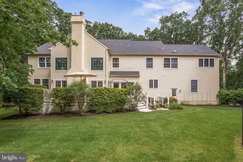 Exterior - 19 Crested Butte Ct, Shamong, NJ 08088 photo 3 of 5