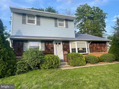 604 Ivystone Ln, Cinnaminson, NJ 08077