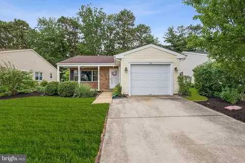 23 Dorchester Dr, Southampton, NJ 08088