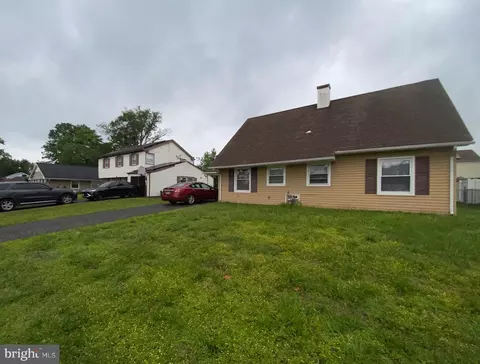 31 Pembrook Ln, Willingboro, NJ 08046
