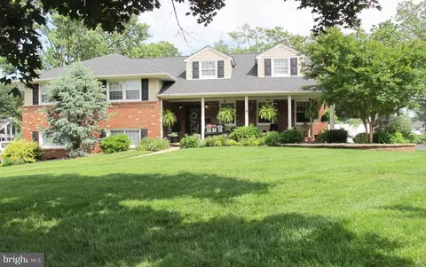 126 Devon Rd, Cinnaminson, NJ 08077