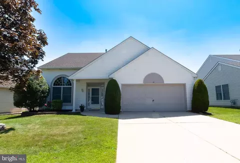 89 Lantern Ln, Columbus, NJ 08022