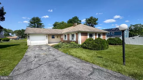 61 Pinafore Ln, Willingboro, NJ 08046