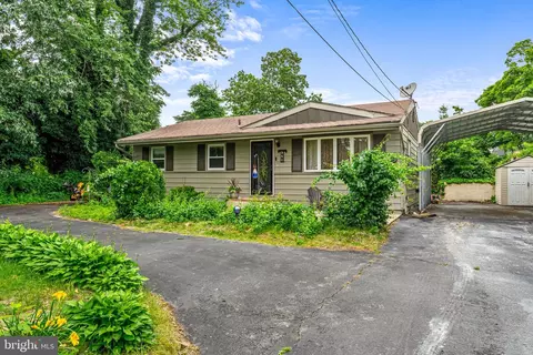 351 Poplar Rd, Mount Laurel, NJ 08054