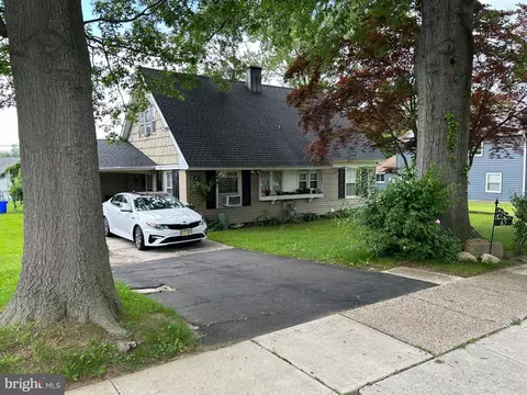 65 Peacock Ln, Willingboro, NJ 08046