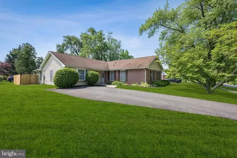 60 Pageant Ln, Willingboro, NJ 08046