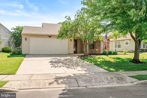 30 Hilltop Ln W, Columbus, NJ 08022