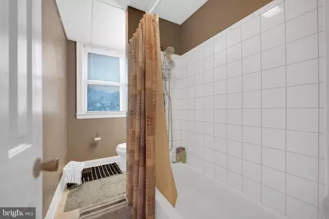 Bath - 411 Seventh, Riverton, NJ 08077 photo 3 of 3