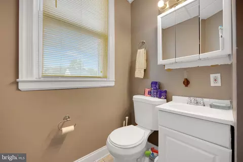 Bath - 411 Seventh, Riverton, NJ 08077 photo 2 of 3