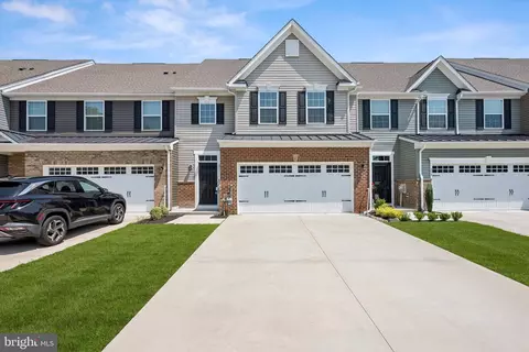 237 Hidden Acres Ln, Moorestown, NJ 08057