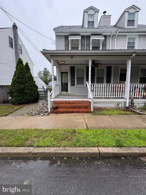 10 Chestnut St, Lumberton, NJ 08048