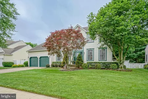 14 Thornhill Dr, Lumberton, NJ 08048