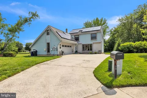 24 W Daisy La, Mount Laurel, NJ 08054