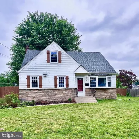 16 Lois Ln, Mount Holly, NJ 08060