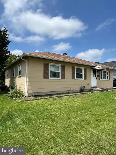 Exterior - 437 E Mill Rd, Maple Shade, NJ 08052 photo 1 of 2
