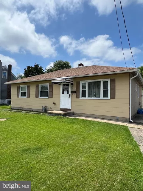 437 E Mill Rd, Maple Shade, NJ 08052