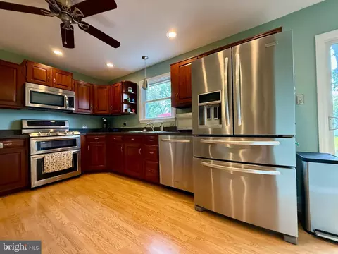 566 S Forklanding Rd, Maple Shade, NJ 08052 photo 8