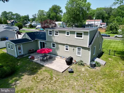 566 S Forklanding Rd, Maple Shade, NJ 08052 photo 3