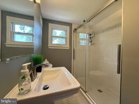 566 S Forklanding Rd, Maple Shade, NJ 08052 photo 17