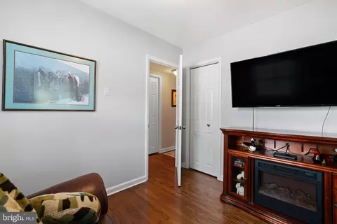 Entry Way - 478 Alexander Ave, Maple Shade, NJ 08052 photo 3 of 4