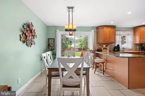 Dining - 478 Alexander Ave, Maple Shade, NJ 08052 photo 3 of 4
