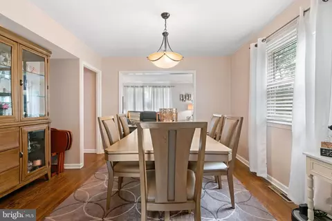 Dining - 478 Alexander Ave, Maple Shade, NJ 08052 photo 2 of 4
