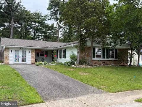 52 Henderson Ln, Willingboro, NJ 08046