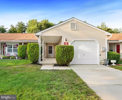 22 W Berwin Way, Mount Laurel, NJ 08054