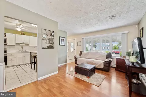 Entry Way - 15 Paul Rd, Maple Shade, NJ 08052 photo 1 of 2