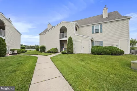 1308 Ginger Dr #B, Mount Laurel, NJ 08054