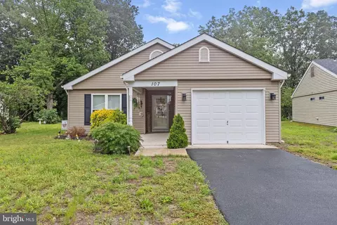 107 Buckingham Dr, Southampton, NJ 08088