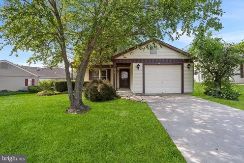 4 Maidstone Pl, Southampton, NJ 08088