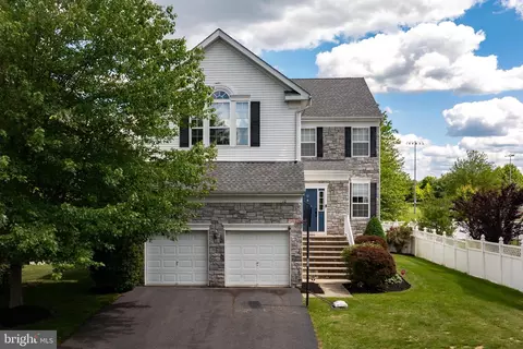 10 Jasper Dr, Columbus, NJ 08022
