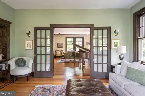 Entry Way - 800 Main St, Riverton, NJ 08077 photo 3 of 8
