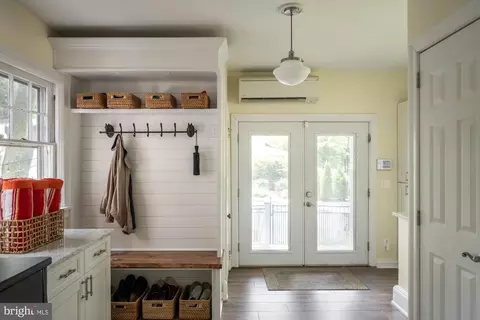 Entry Way - 800 Main St, Riverton, NJ 08077 photo 4 of 8