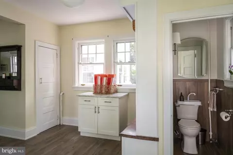 Entry Way - 800 Main St, Riverton, NJ 08077 photo 5 of 8