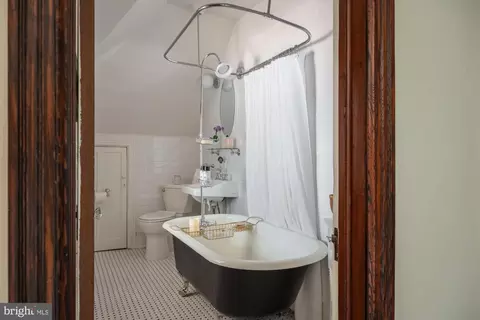 Bath - 800 Main St, Riverton, NJ 08077 photo 4 of 4