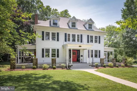 Exterior - 800 Main St, Riverton, NJ 08077 photo 3 of 8