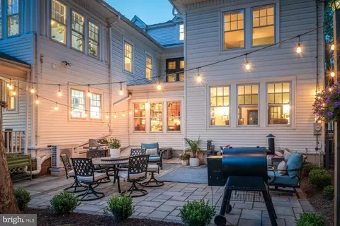 Exterior - 800 Main St, Riverton, NJ 08077 photo 5 of 8