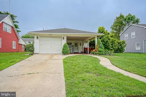52 Belhurst Ln, Willingboro, NJ 08046