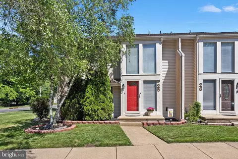 25 Viburnum Ln, Mount Laurel, NJ 08054