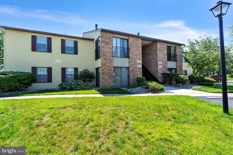154 B Birchfield Ct, Mount Laurel, NJ 08054