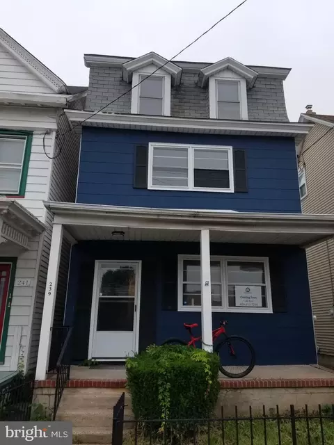 239 W Broad St, Burlington, NJ 08016